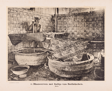 111 111. Blauwverven met Indigo van Batikdoeken. Java.