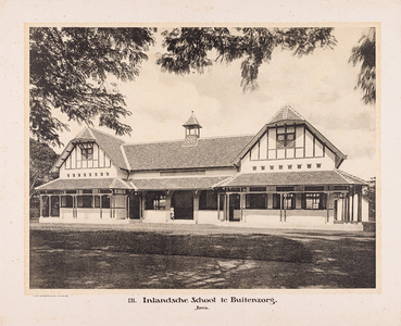 131 131. Inlandsche School te Buitenzorg. Java.