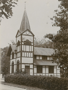De Bethaniëkerk in Ambon-Stad, circa 1925.&lt;br/&gt;KITLV 10519 &lt;a class=uline href=http://kitlv.pictura-dp.nl target=_blank&gt;beeldbank van het KITLV&lt;/a&gt;