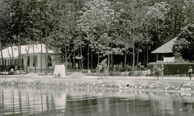 View of Pangoeroeran from the lake, 1935.&lt;br/&gt;NIOD 107447 &lt;a class=uline href=http://www.beeldbankwo2.nl target=_blank&gt;Beeldbank WO2&lt;/a&gt;