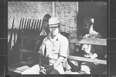 Japanse wacht voor kamp Tjideng, 1945.&lt;br/&gt;NIOD 51719 &lt;a class=uline href=http://www.beeldbankwo2.nl target=_blank&gt;Beeldbank WO2&lt;/a&gt;