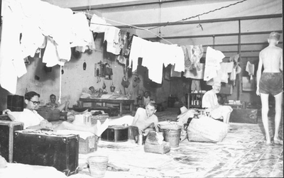 Ziekenzaal in het als hospitaal ingerichte klooster Mater Dolorosa in Batavia, 1945.&lt;br/&gt;NIOD 51817 &lt;a class=uline href=http://www.beeldbankwo2.nl target=_blank&gt;Beeldbank WO2&lt;/a&gt;