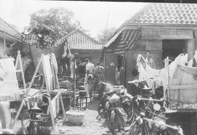 Tjideng Camp. Photo by H. Ripassa, September-October 1945.&lt;br/&gt;NIOD 58312 &lt;a class=uline href=http://www.beeldbankwo2.nl target=_blank&gt;Beeldbank WO2&lt;/a&gt;