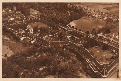 Aerial view of Xaverius College in Moentilan (pre-war)&lt;br/&gt;Privécollectie